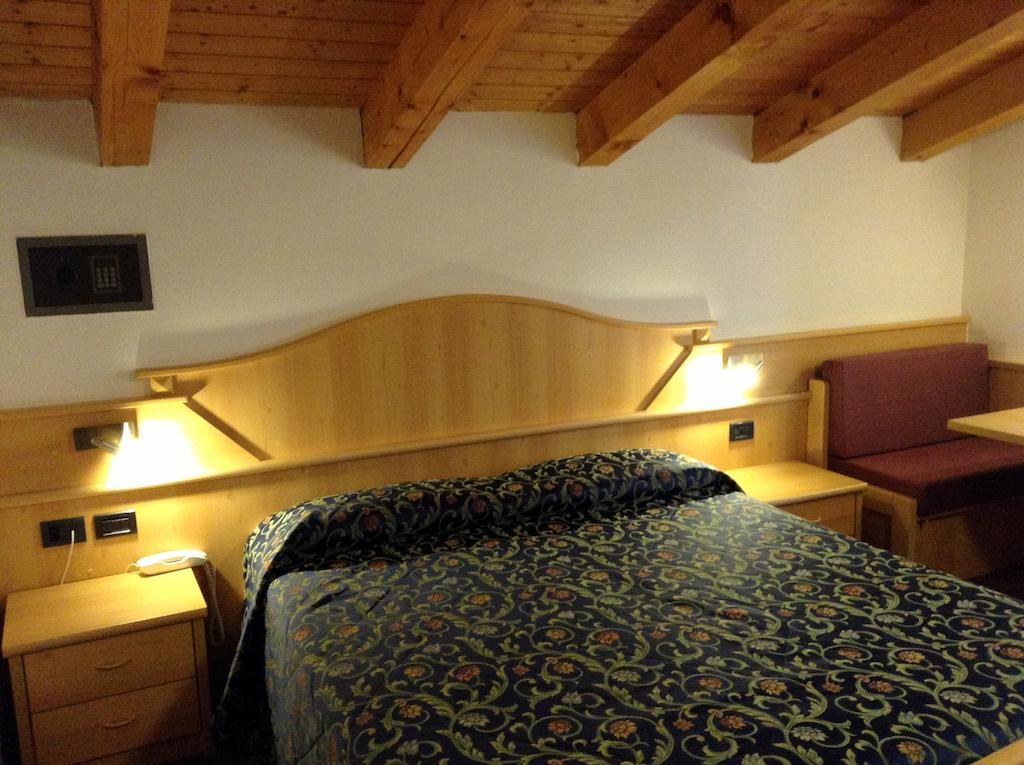 Hotel Ai Pini Vigo di Fassa Zewnętrze zdjęcie