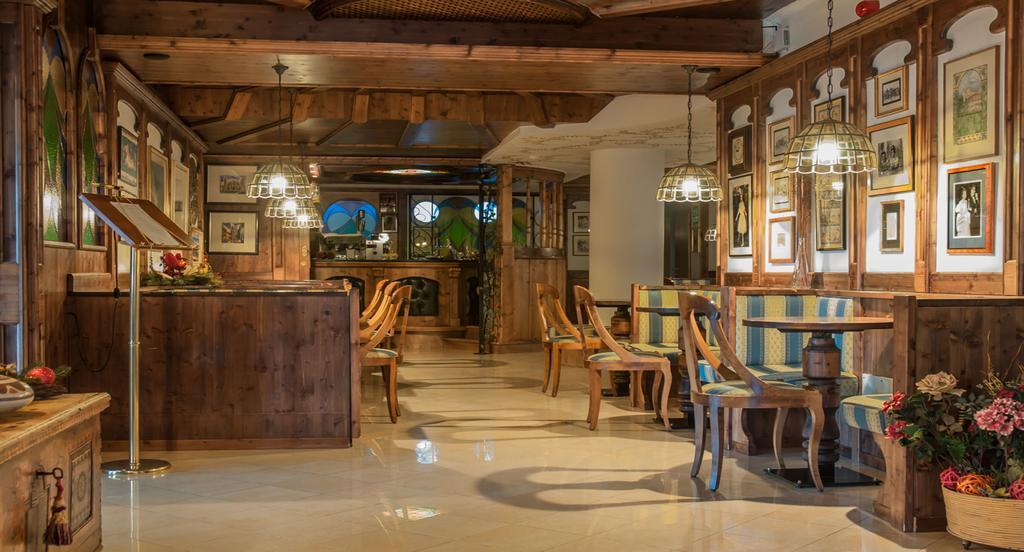 Hotel Ai Pini Vigo di Fassa Zewnętrze zdjęcie